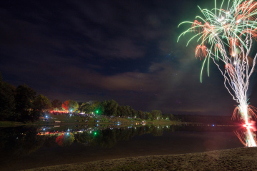 Großes Feuerwerk zum Abschluss des Lichterfestes in Pahna