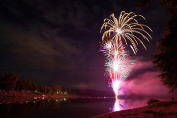 Großes Abschlussfeuerwerk zum Lichterfest in Pahna